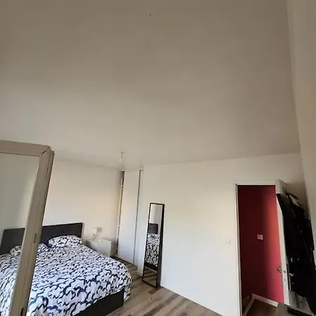 Apartament Maison Recente Proche Paris Avec Jardin Et Terrasse, Bien Desservie