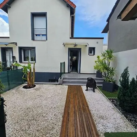 Appartement Maison Récente Avec Jardin Et Terrasse, Bien Desservie La Courneuve