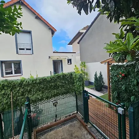 Maison Recente Proche Paris Avec Jardin Et Terrasse, Bien Desservie La Courneuve