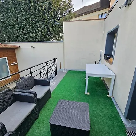Appartement Maison Récente Avec Jardin Et Terrasse, Bien Desservie La Courneuve