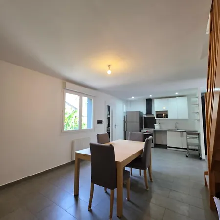 Maison Récente Avec Jardin Et Terrasse, Bien Desservie *