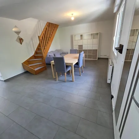 Maison Récente Avec Jardin Et Terrasse, Bien Desservie Appartement