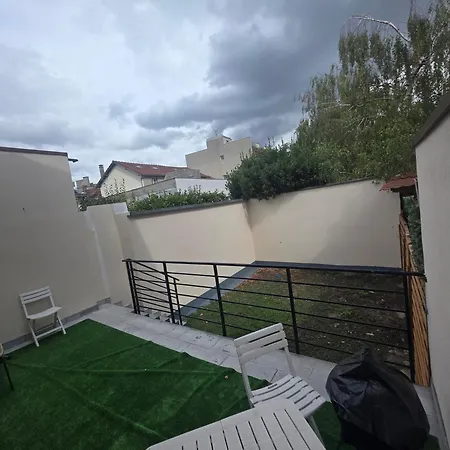 Maison Récente Avec Jardin Et Terrasse, Bien Desservie